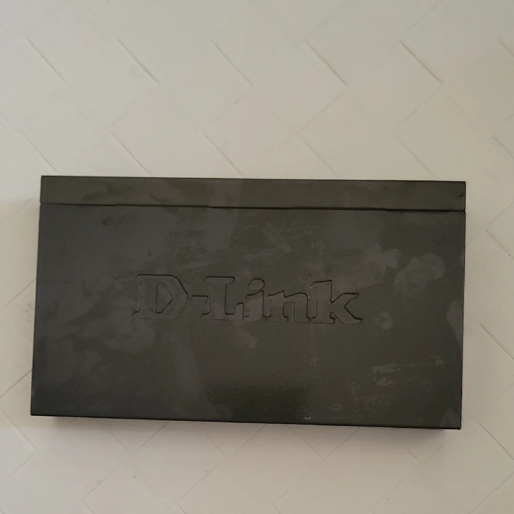 D-Link Black Rack-Mountable Network Switch with LED Indicators - Picture 3 of 4